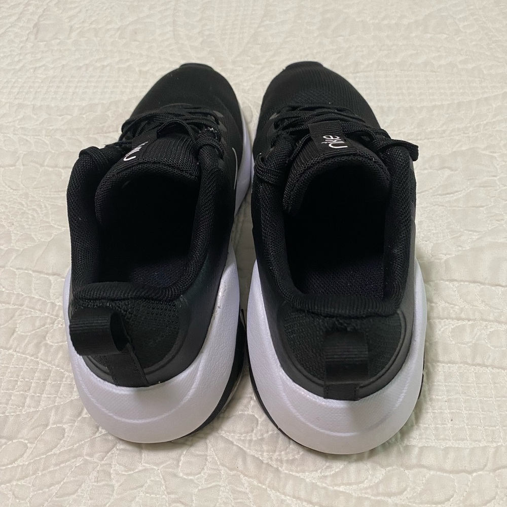 Nike Black and White Athletic Shoes - Picture 4 of 7